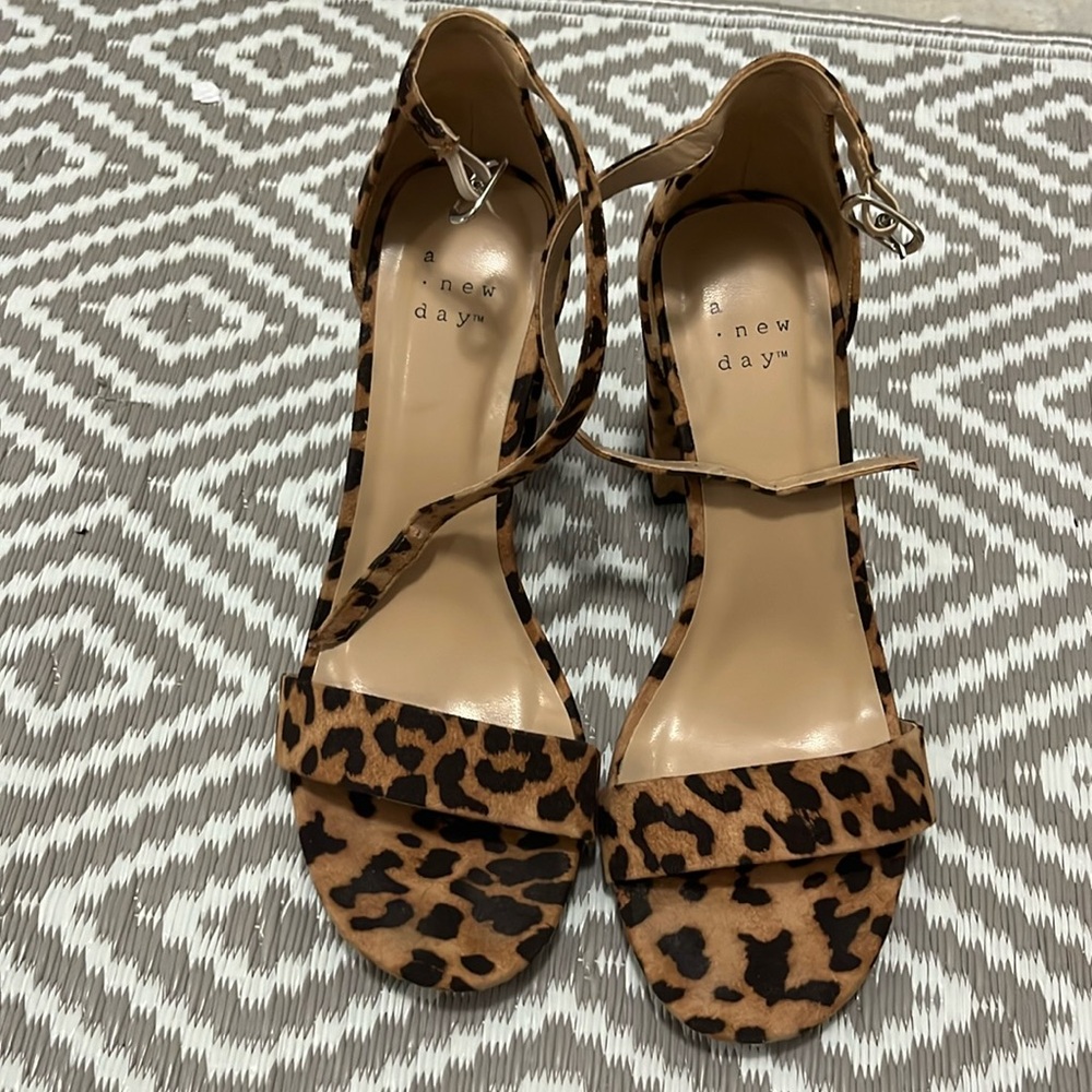 Leopard 🐆 strap sandals